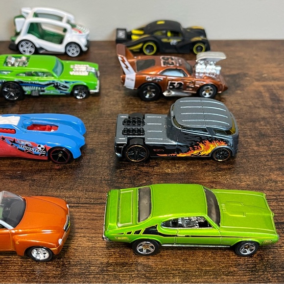 Hot Wheels Car Assortment #2 - Picture 5 of 8